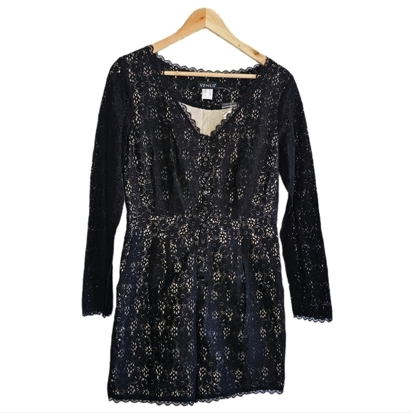 Lace black lined button front v-neck black romper size 10